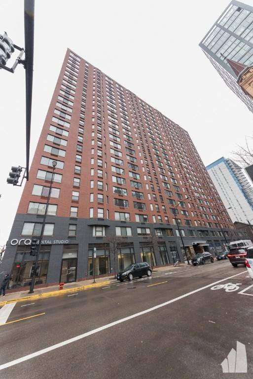 Townhouse for rent at 320 W Illinois St #1111, Chicago, IL 60654
