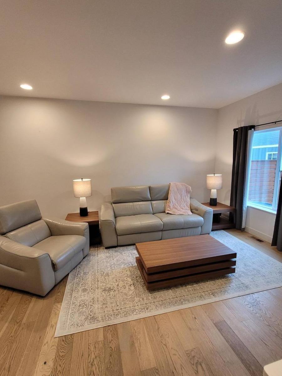 Townhouse for rent at 203 9th St SE, Long Beach, WA 98631