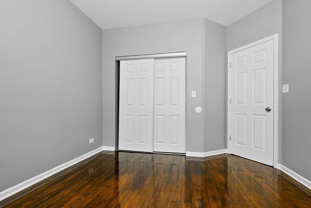 Apartment for rent at 7527 S Essex Ave, Chicago, IL 60649