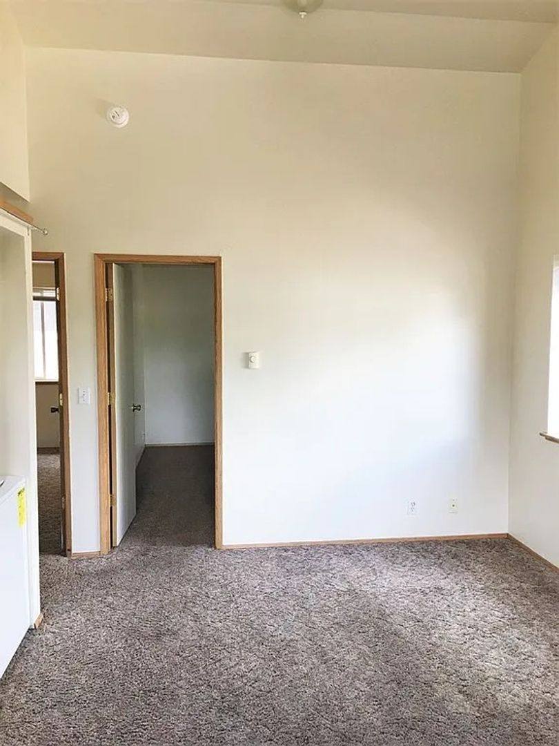Apartment for rent at 1580, 1584, 1588 Ferry Alley, Eugene, OR 97401
