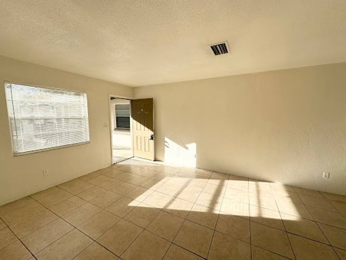 Apartment for rent at 1221 Kennedy Rd, Daytona Beach, FL 32117