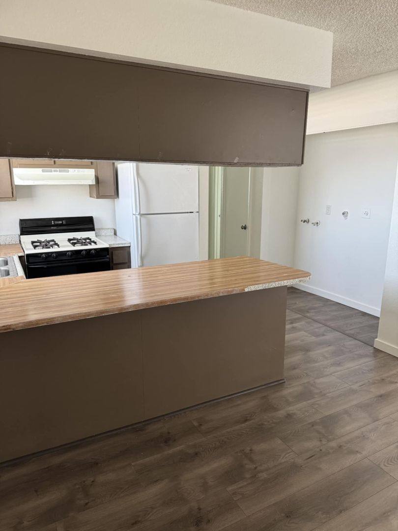 Apartment for rent at 2377 Exeter Dr, Las Vegas, NV 89156