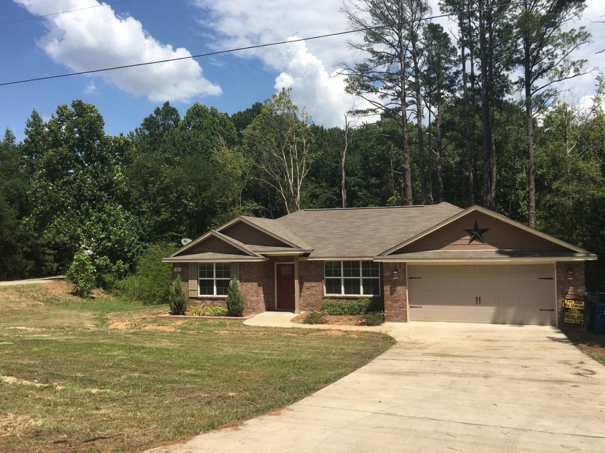 House for rent at 800 Brad Circle, Lindale, TX 75771