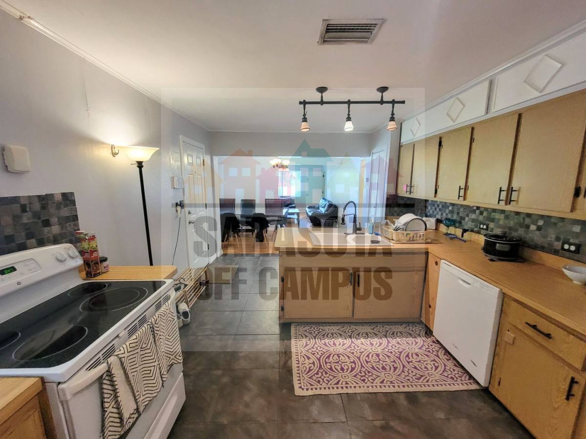 Apartment for rent at 1067 41st St, Sarasota, FL 34234