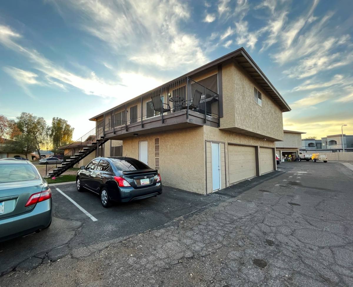 3352 W Harmont Dr, Phoenix, AZ 85051 - Apartment For Rent - Image 1