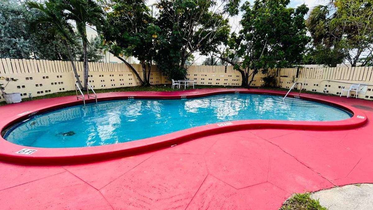 Apartment for rent at 978 SW 10th Dr, Pompano Beach, FL 33060
