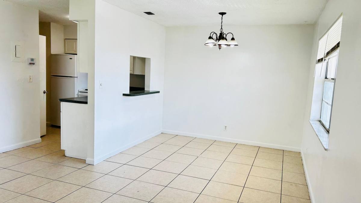Apartment for rent at 978 SW 10th Dr, Pompano Beach, FL 33060