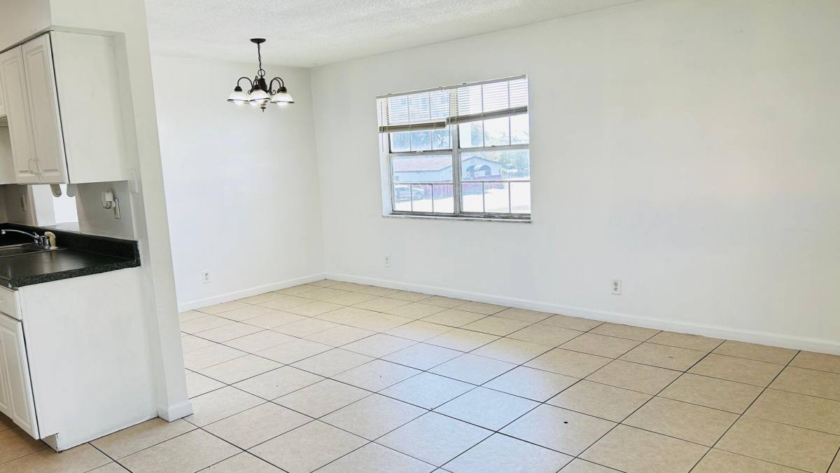 Apartment for rent at 978 SW 10th Dr, Pompano Beach, FL 33060
