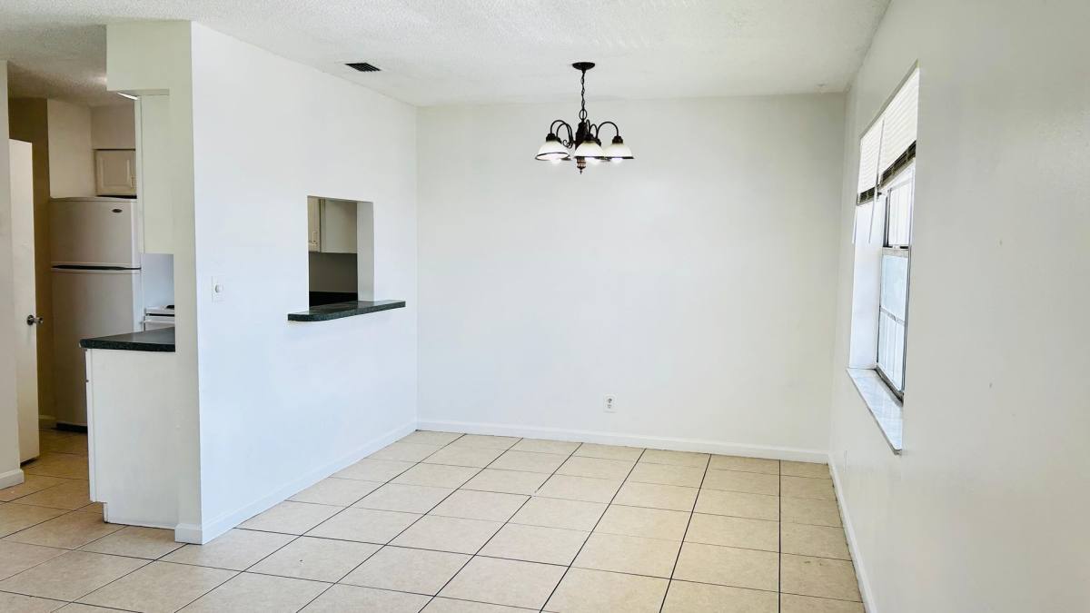 Apartment for rent at 978 SW 10th Dr, Pompano Beach, FL 33060