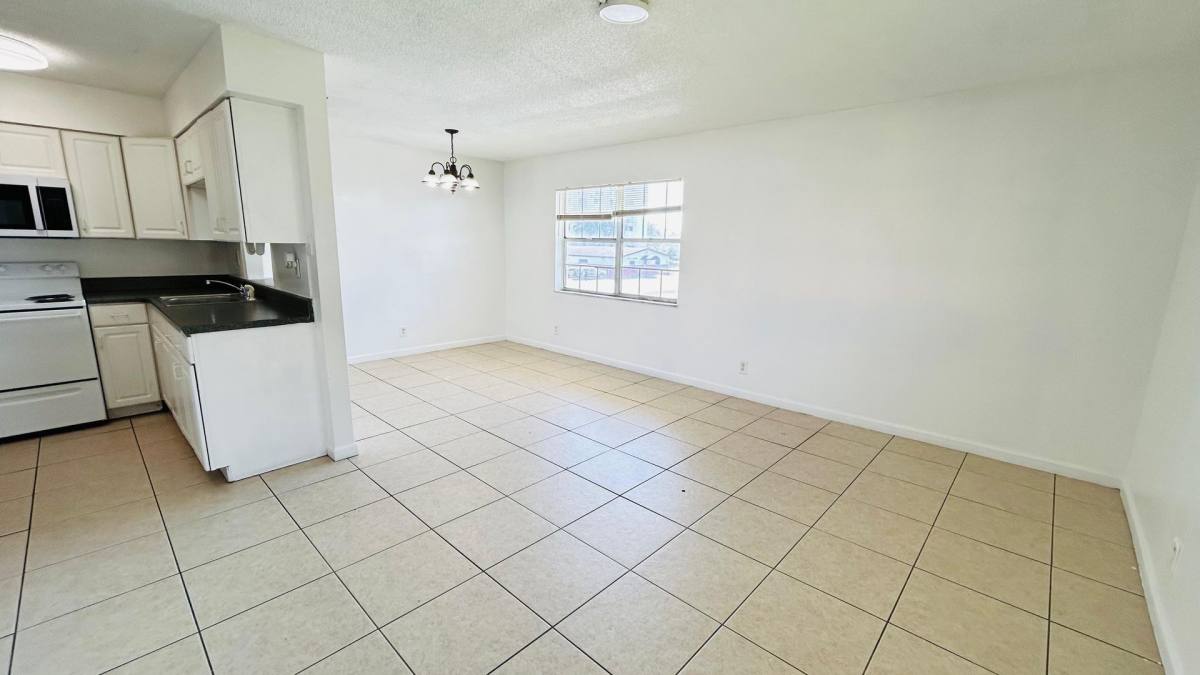 Apartment for rent at 978 SW 10th Dr, Pompano Beach, FL 33060