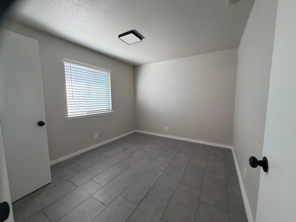 Apartment for rent at 116 N Yosemite Ave, Fresno, CA 93701