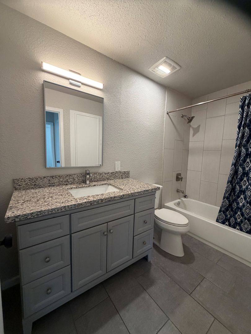 Apartment for rent at 116 N Yosemite Ave, Fresno, CA 93701