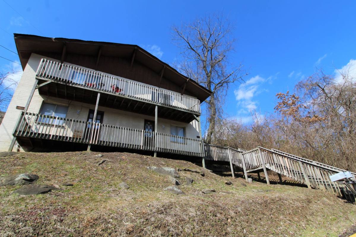 Apartment for rent at 86 Mason St, Morgantown, WV 26505