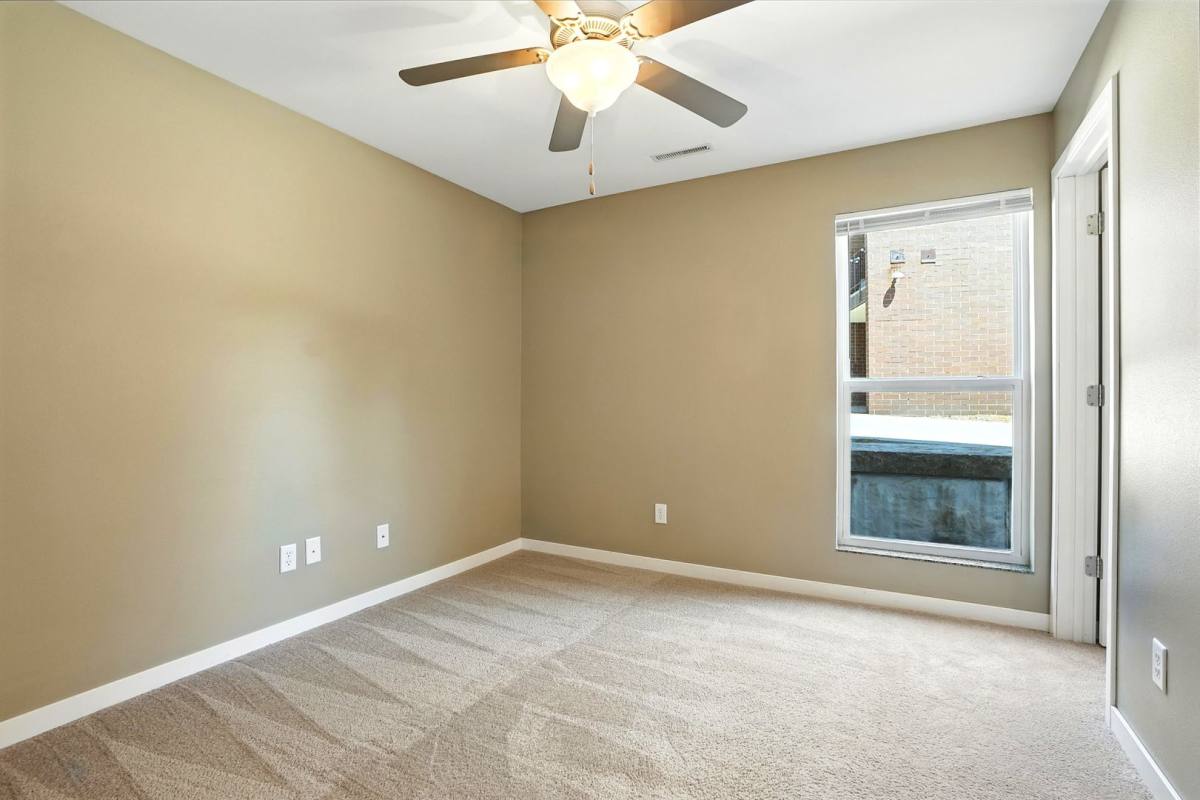 Apartment for rent at 1000 Oakcrest St Units 101 #206, Iowa City, IA 52246