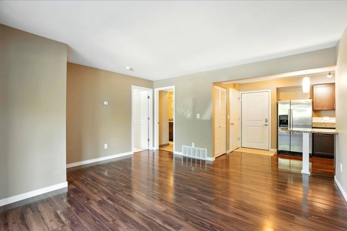 Apartment for rent at 1000 Oakcrest St Units 101 #206, Iowa City, IA 52246