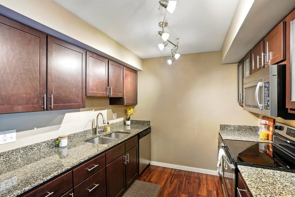 Apartment for rent at 1000 Oakcrest St Units 101 #206, Iowa City, IA 52246