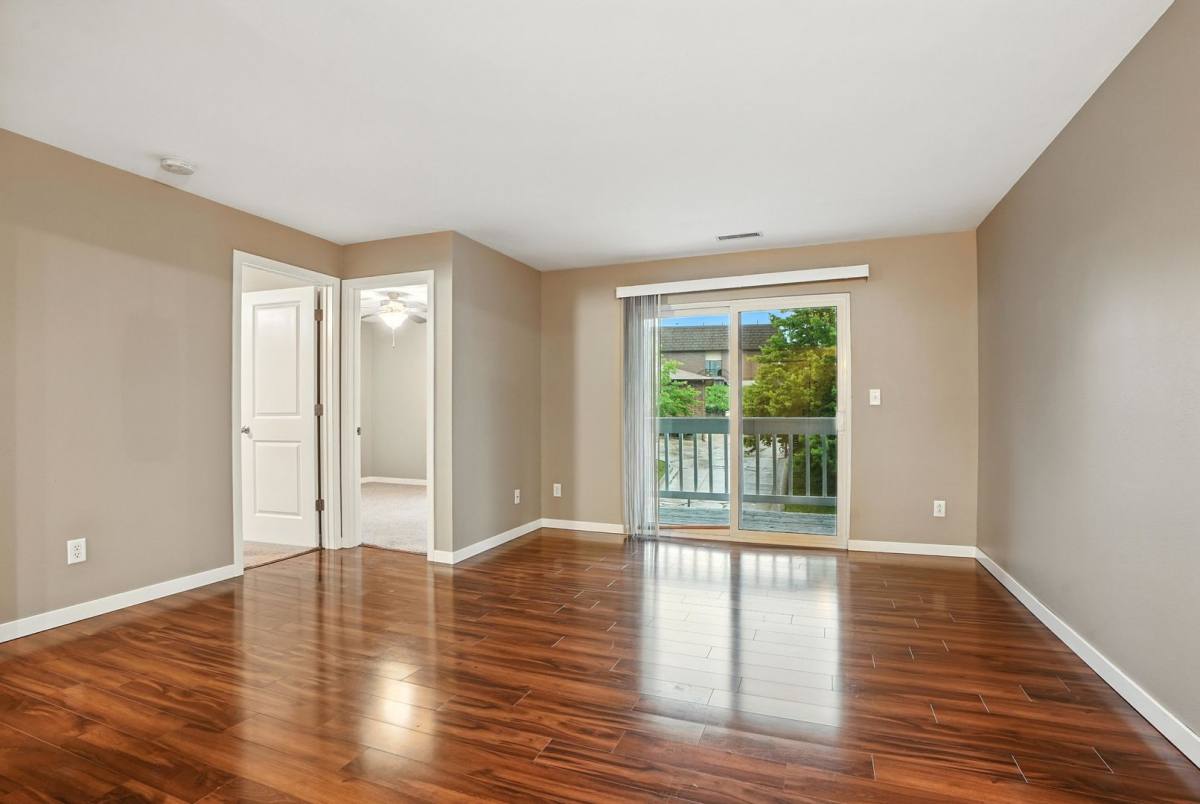 Apartment for rent at 1000 Oakcrest St Units 101 #206, Iowa City, IA 52246