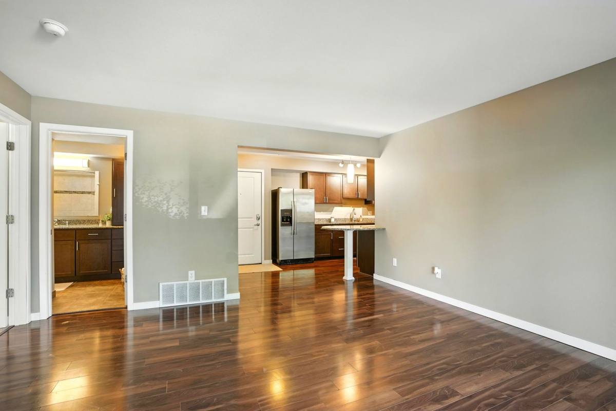 Apartment for rent at 1000 Oakcrest St Units 101, Iowa City, IA 52246