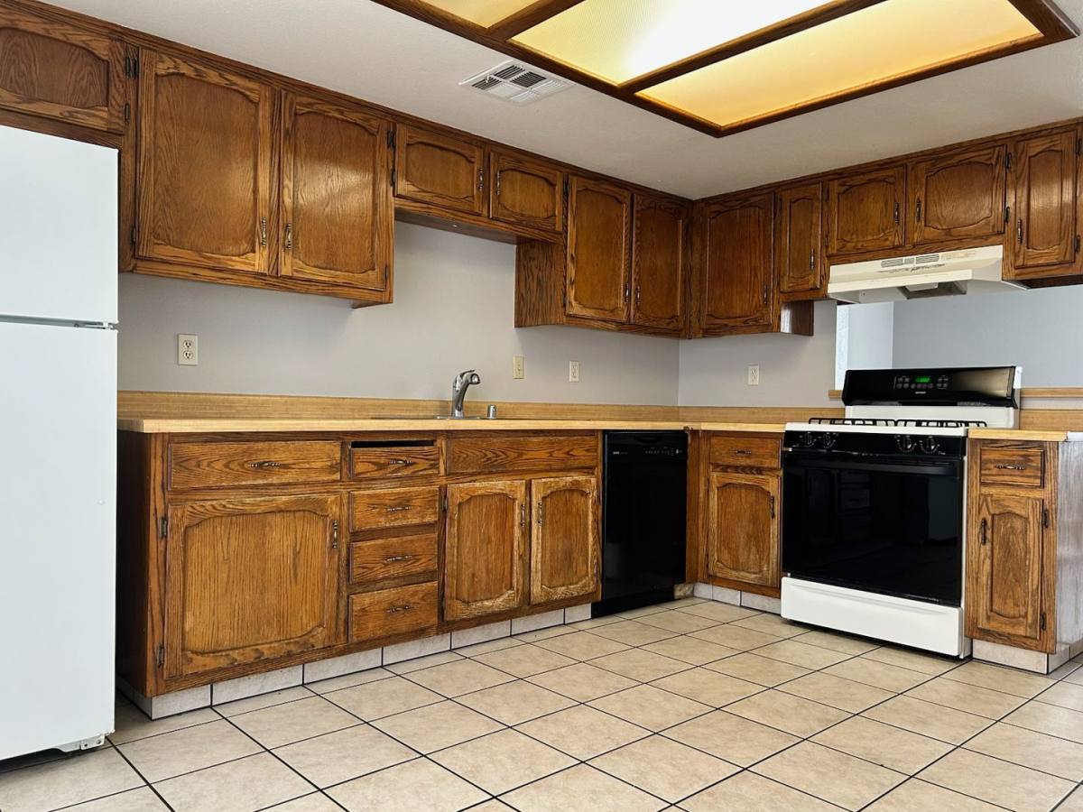 Apartment for rent at 933 W Atkins Ave, Ridgecrest, CA 93555