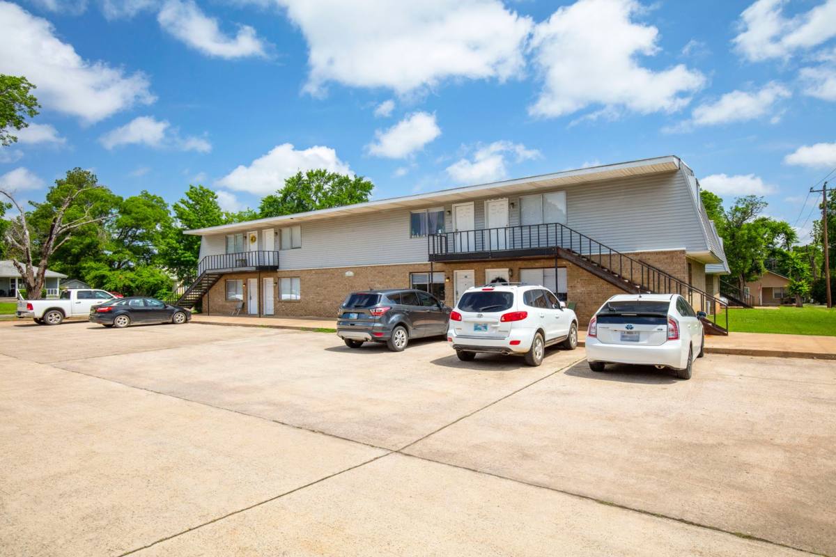 Apartment for rent at 700 N 3rd Ave, Durant, OK 74701