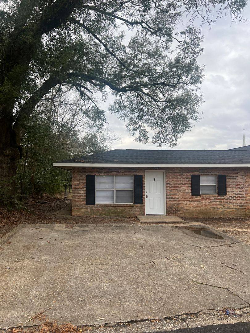 Apartment for rent at 321 Geneva Highway, Enterprise, AL 36330