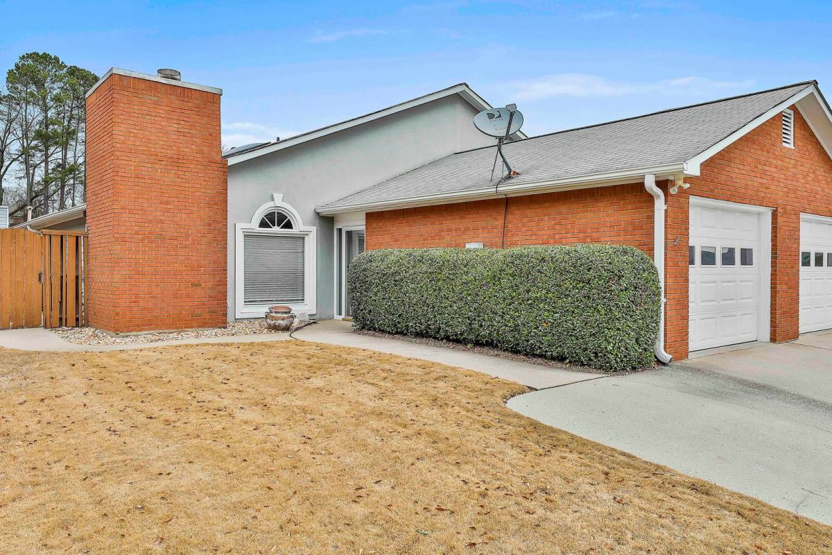 House for rent at 215 Courtyard Lane, Fayetteville, GA 30215