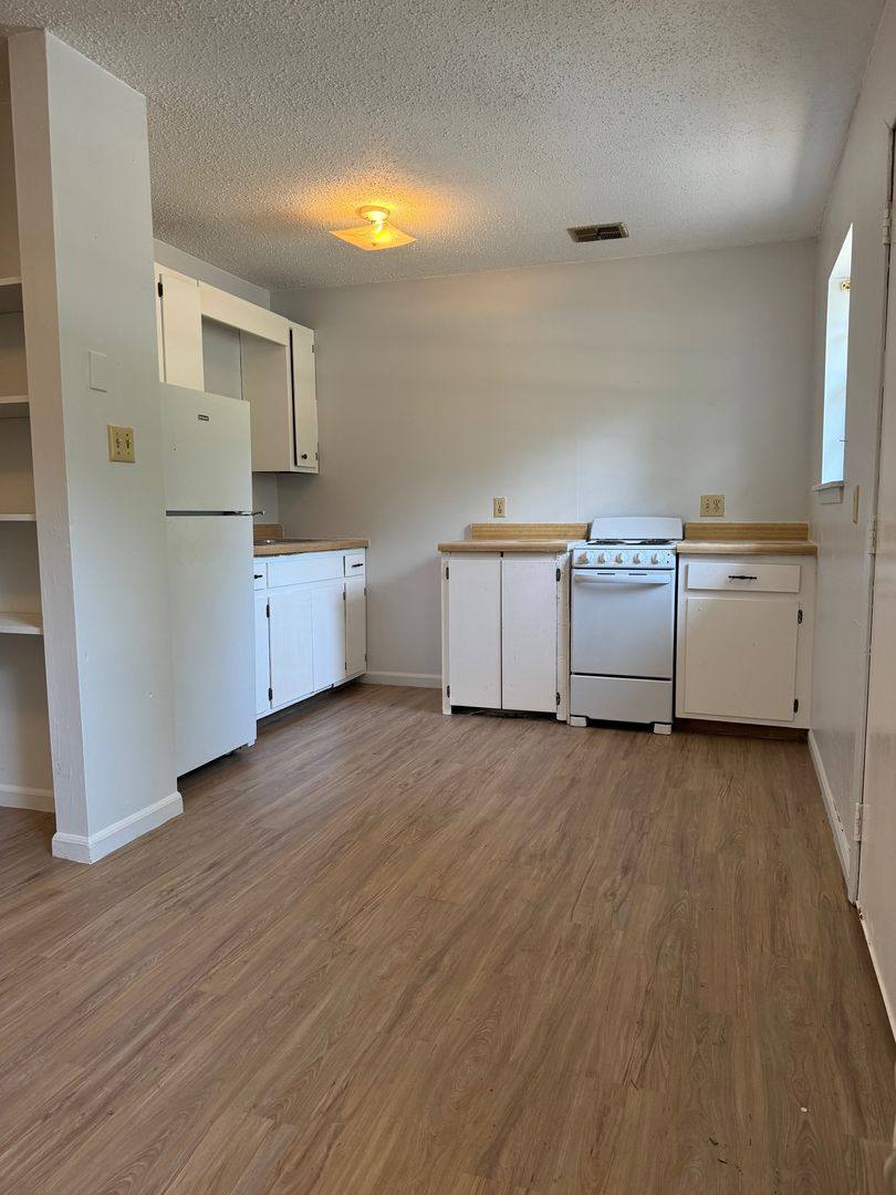 Apartment for rent at 1600 N Lane, Pine Bluff, AR 71603