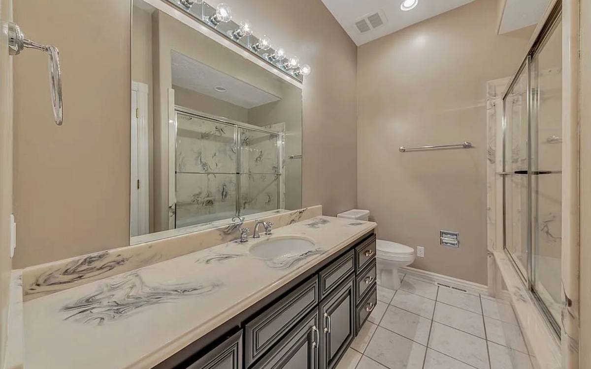 House for rent at 825 E Capitol Blvd, Salt Lake City, UT 84103
