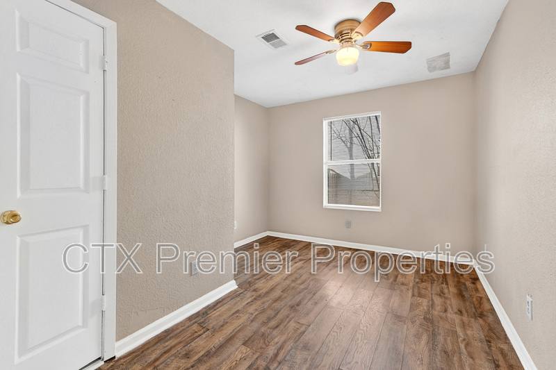 Apartment for rent at 905 Parmer Ave #A, Killeen, TX 76541