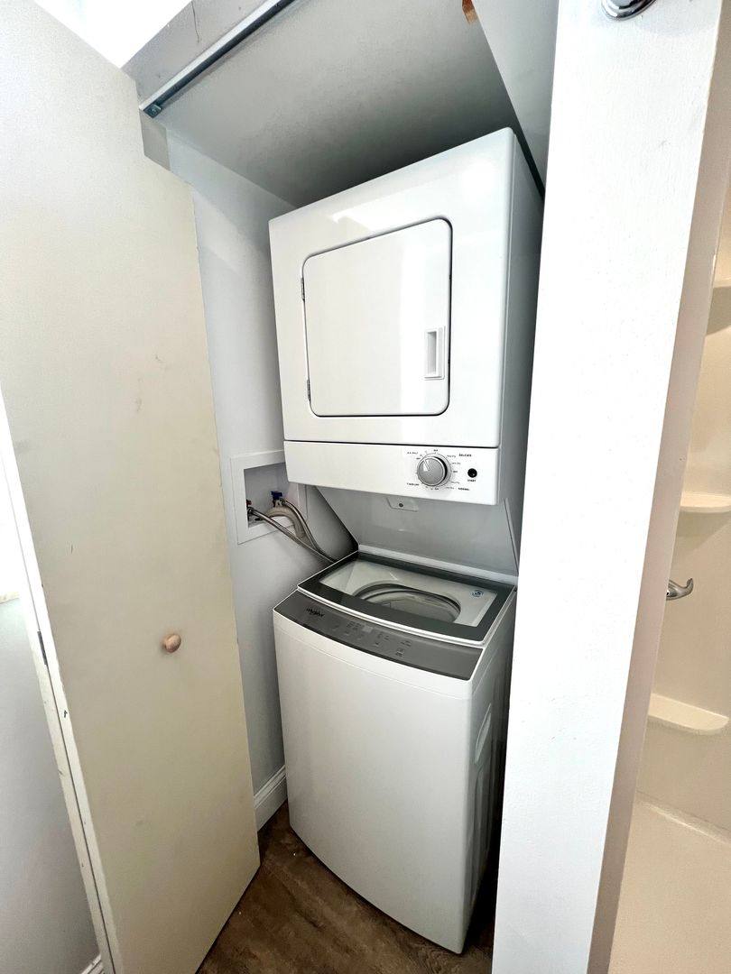 Apartment for rent at 131-133 W Sycamore St, Pittsburgh, PA 15211