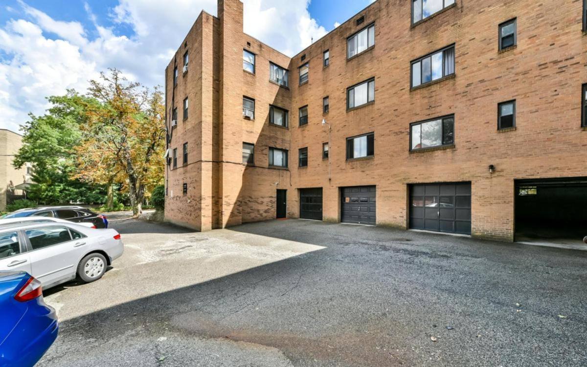 Apartment for rent at 6235 Fifth Ave, Pittsburgh, PA 15232
