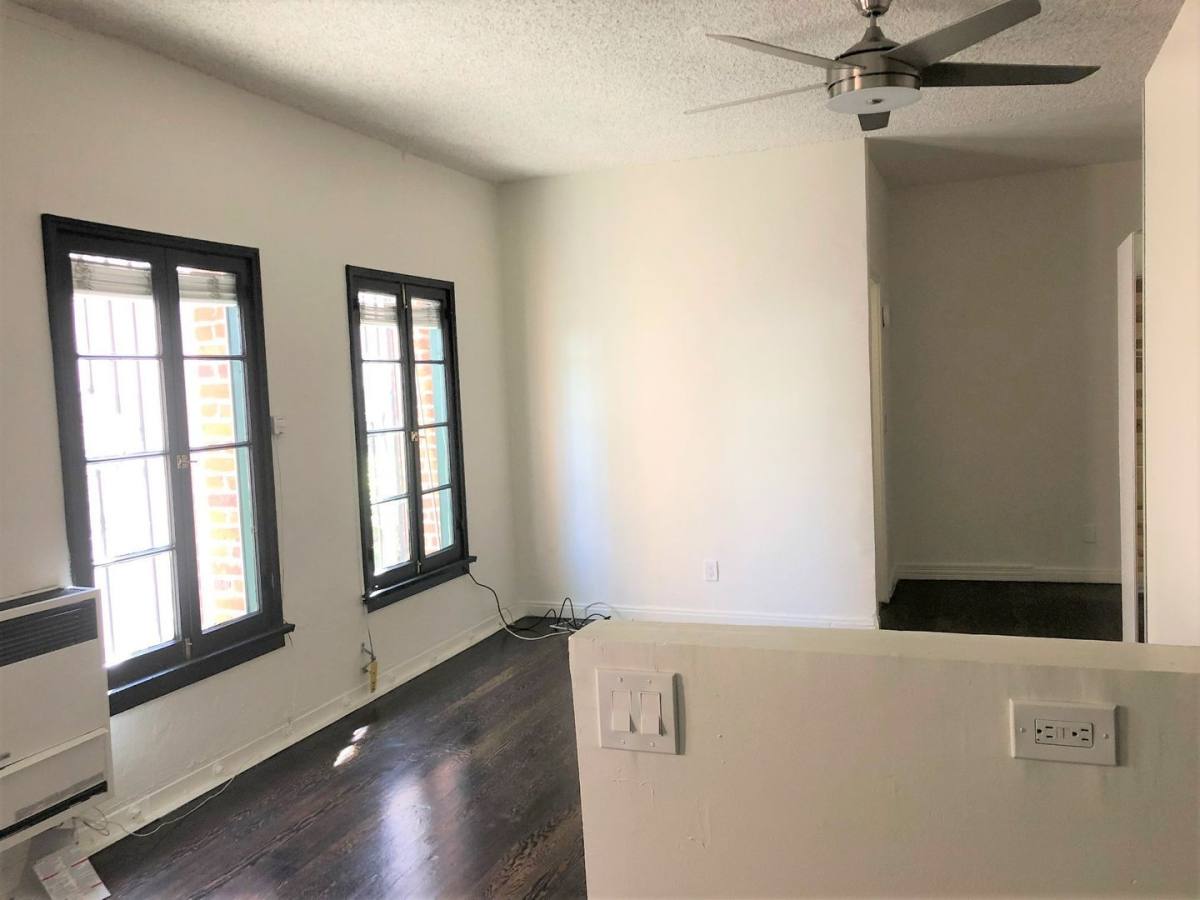Apartment for rent at 1006 S Orange Dr, Los Angeles, CA 90019