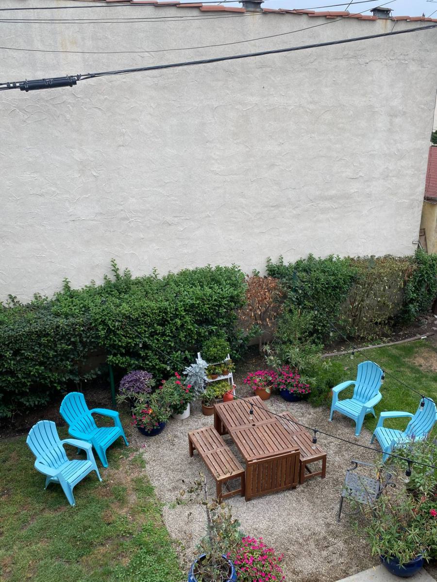 Apartment for rent at 1006 S Orange Dr, Los Angeles, CA 90019