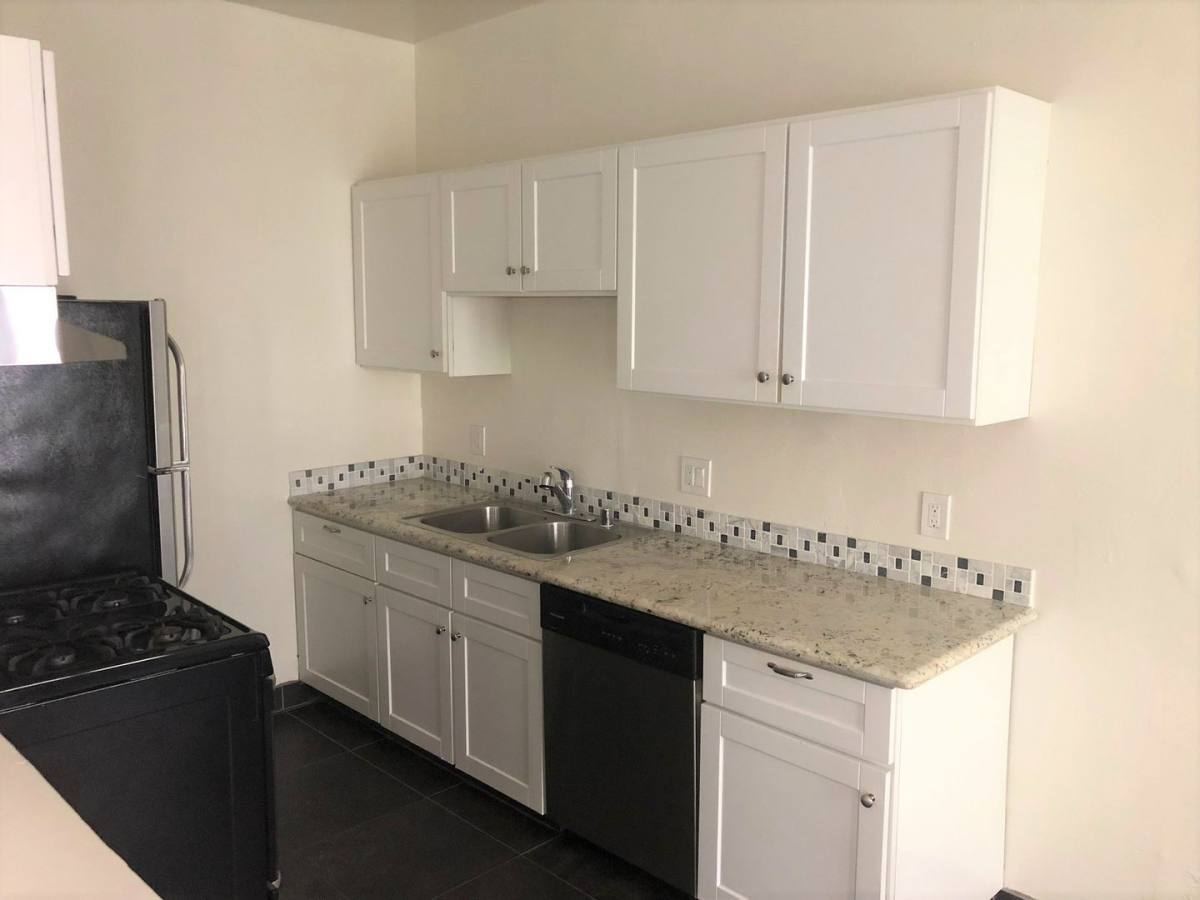 Apartment for rent at 1006 S Orange Dr, Los Angeles, CA 90019