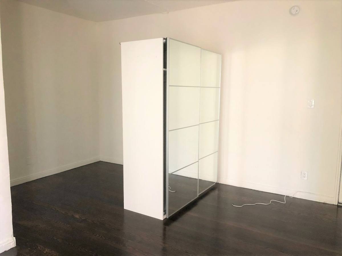 Apartment for rent at 1006 S Orange Dr, Los Angeles, CA 90019