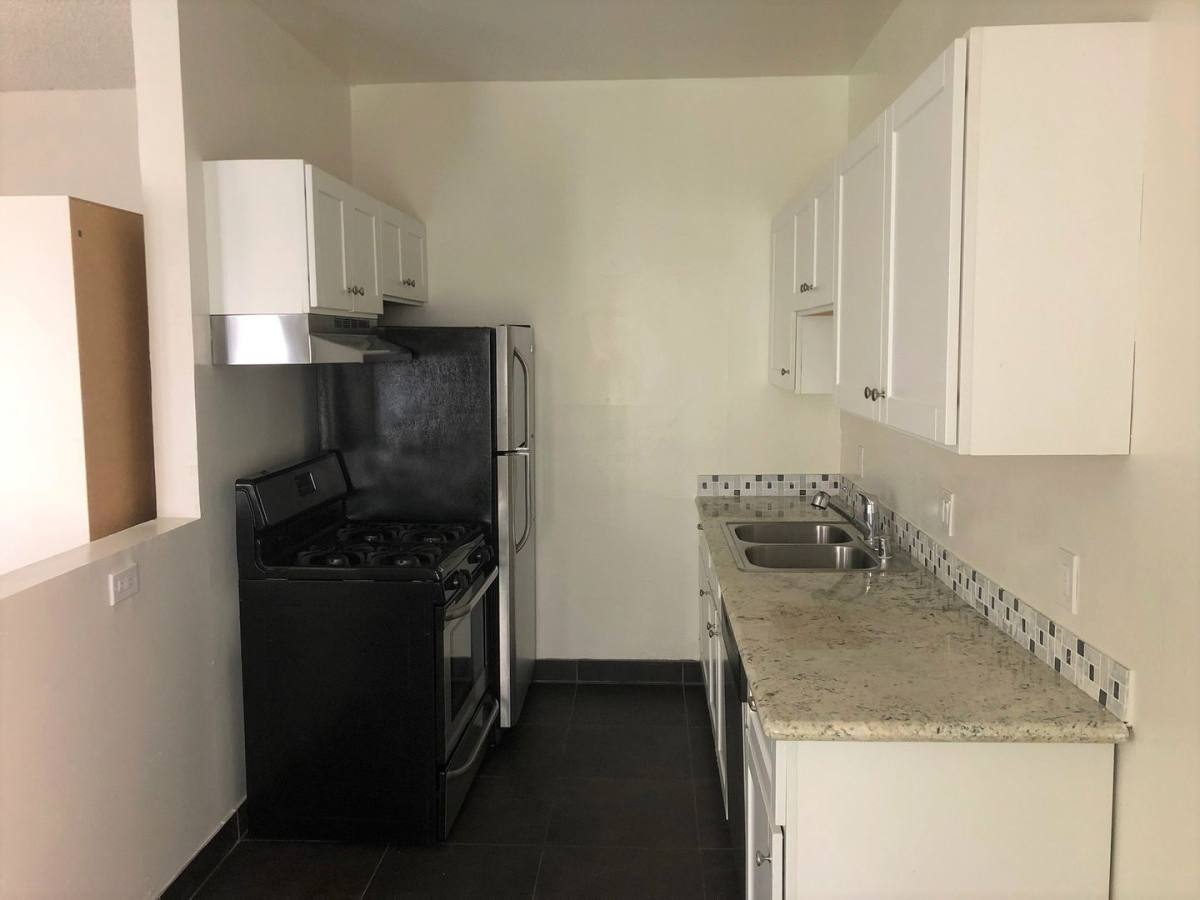 Apartment for rent at 1006 S Orange Dr, Los Angeles, CA 90019