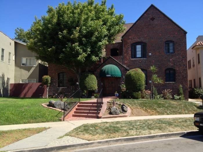 Apartment for rent at 1006 S Orange Dr, Los Angeles, CA 90019