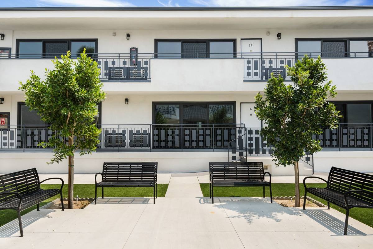 Apartment for rent at 730 S Serrano Ave, Los Angeles, CA 90005