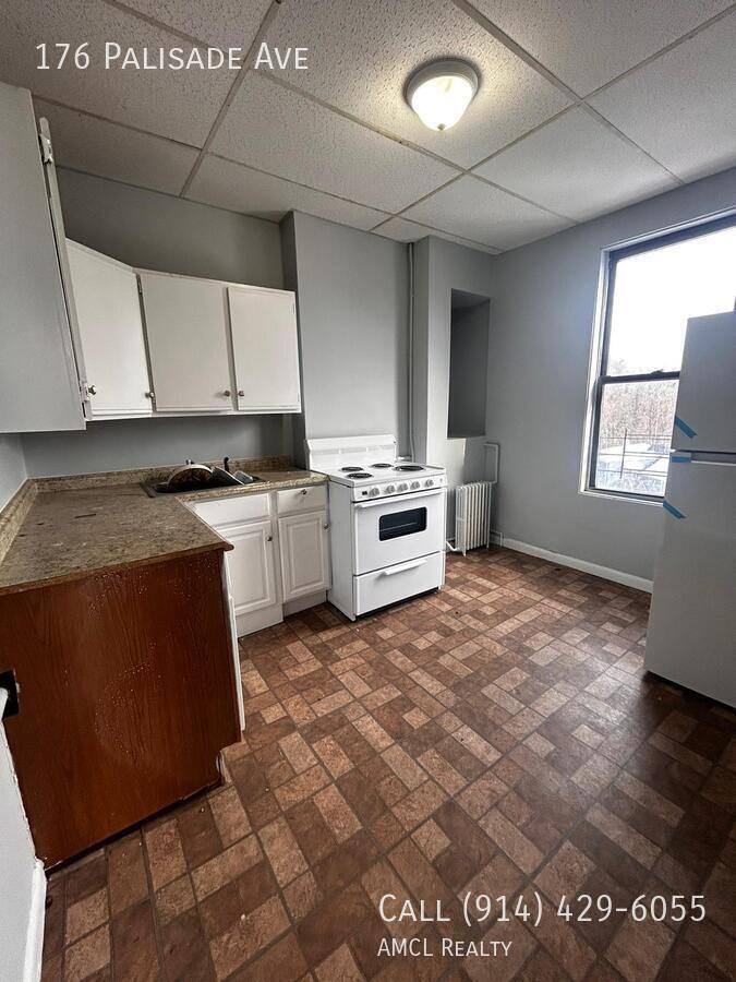 Apartment for rent at 176 Palisade Ave, Yonkers, NY 10701