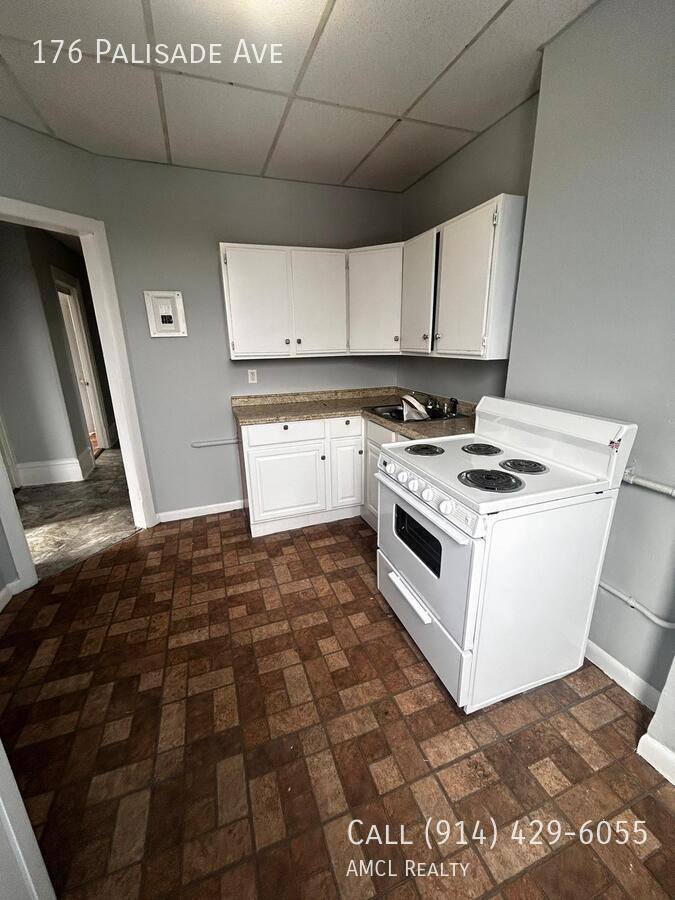 Apartment for rent at 176 Palisade Ave, Yonkers, NY 10701