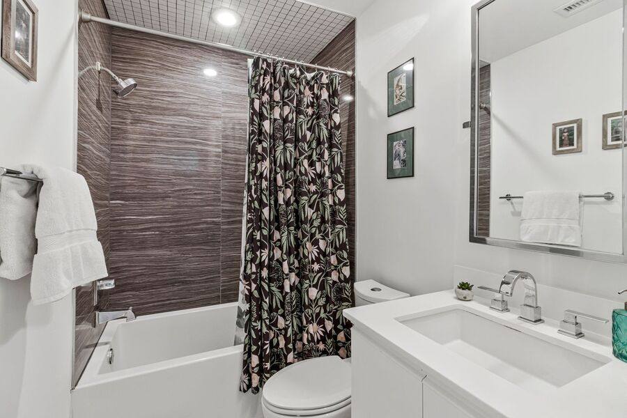Condo for rent at 1012 Harvard St NW #7, Washington, DC 20001