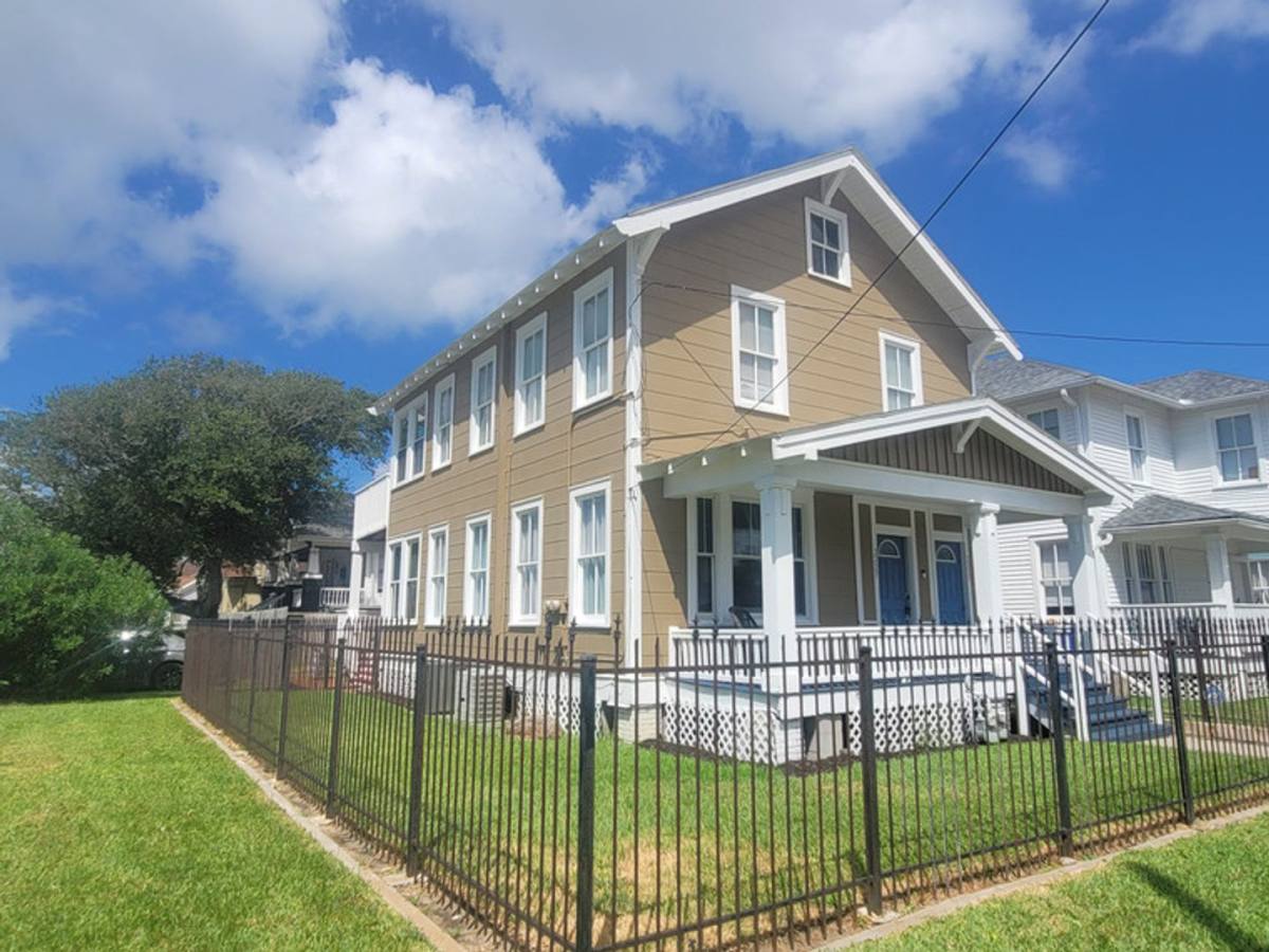 Apartment for rent at 2223 35th St, Galveston, TX 77550