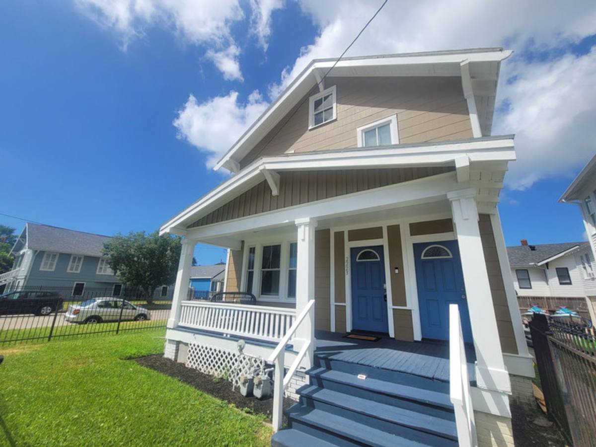 Apartment for rent at 2223 35th St, Galveston, TX 77550