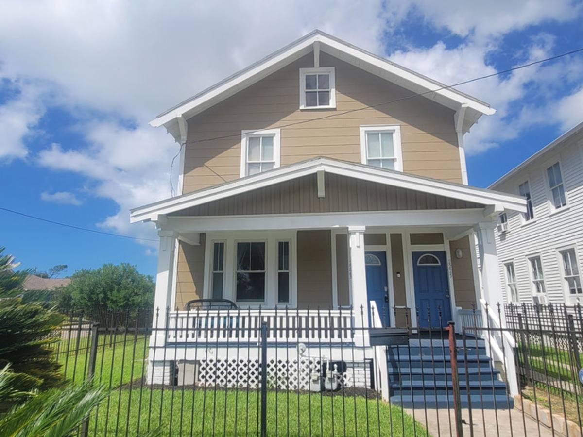 Apartment for rent at 2223 35th St, Galveston, TX 77550