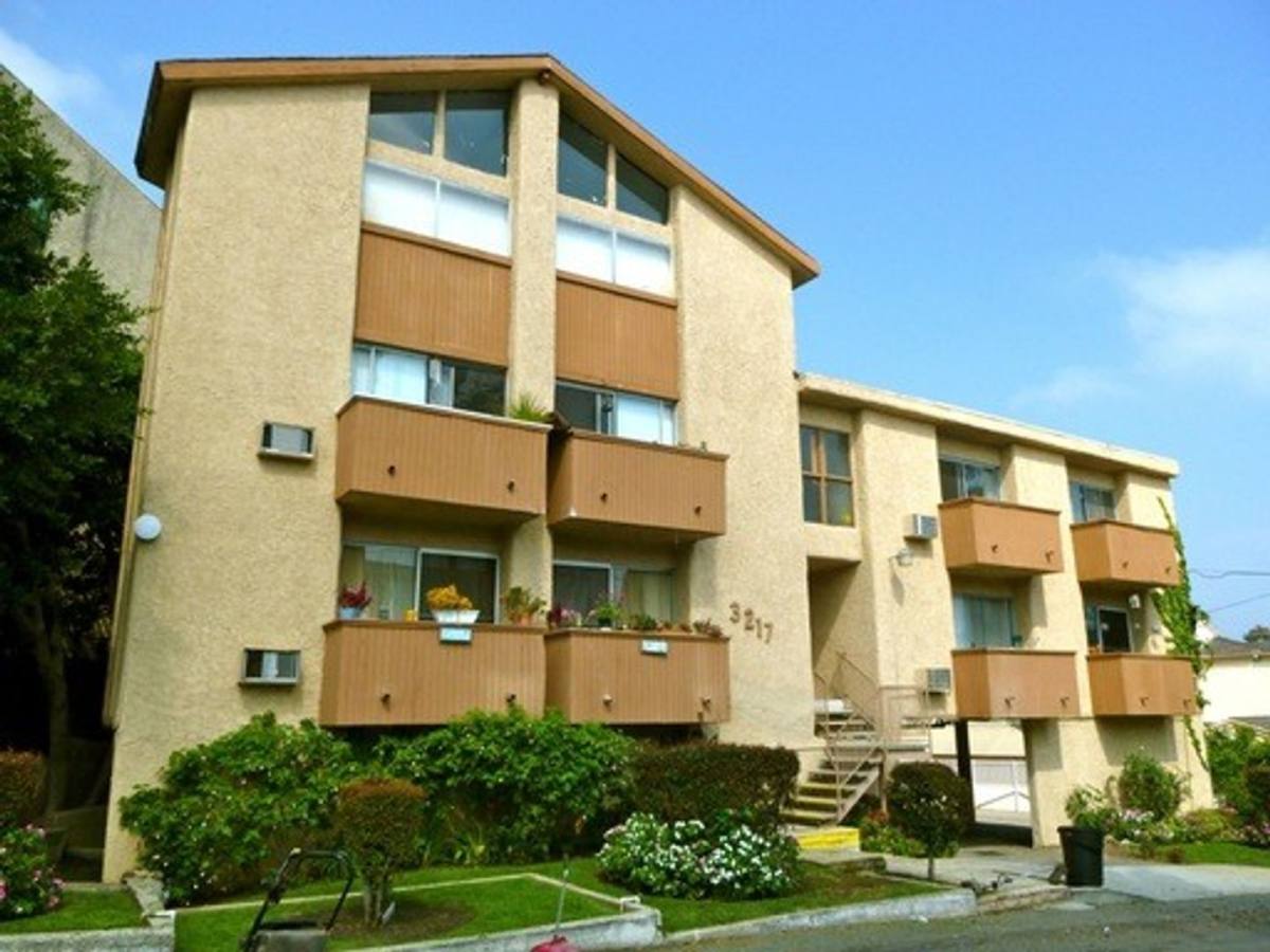 Apartment for rent at 3128 Overland Ave, Los Angeles, CA 90034