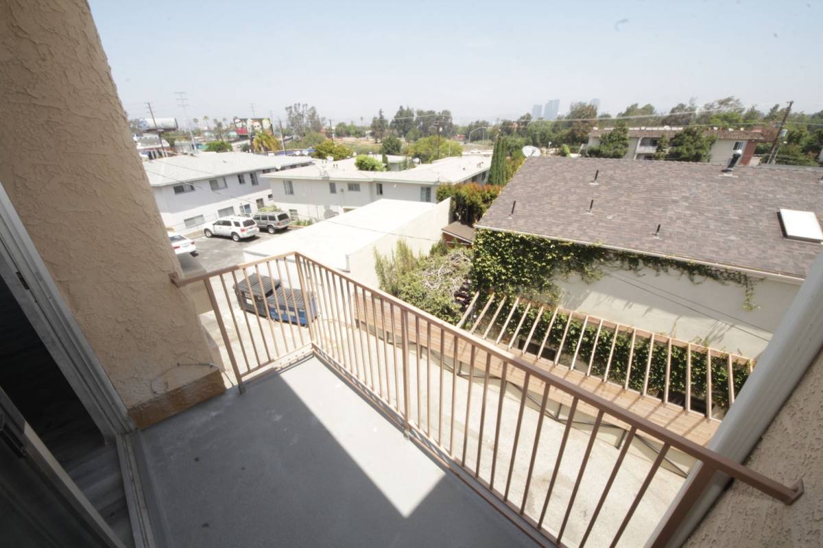 Apartment for rent at 3128 Overland Ave, Los Angeles, CA 90034