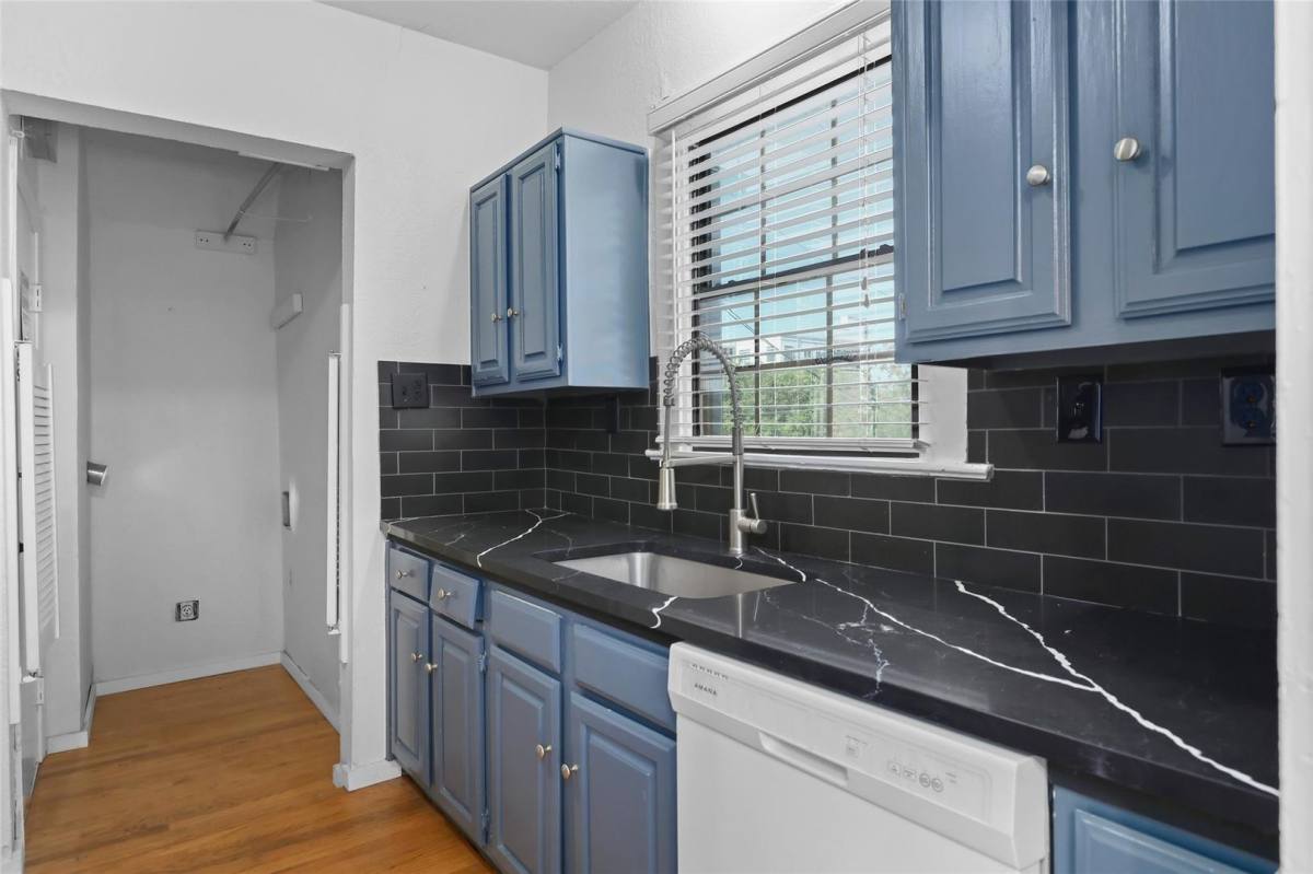 Apartment for rent at 4037-4039 Roswell St, Dallas, TX 75219