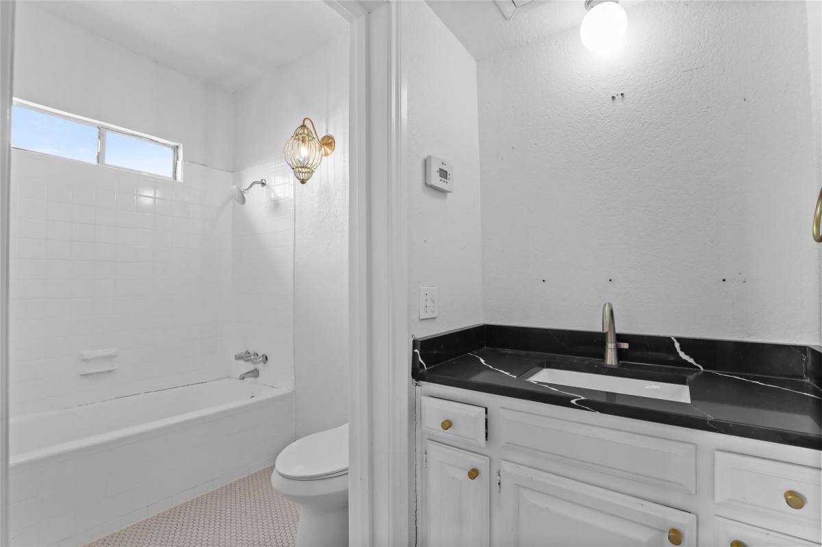 Apartment for rent at 4037-4039 Roswell St, Dallas, TX 75219