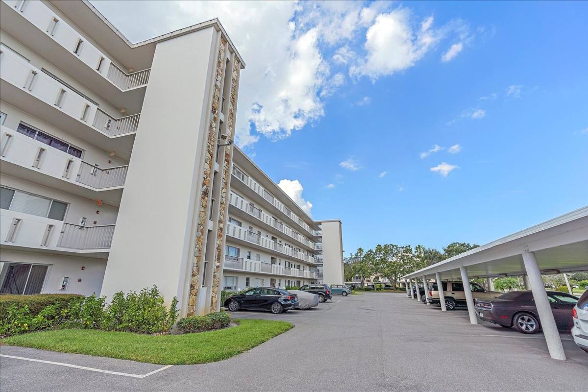 Condo for rent at 4210 Ironwood Circle, Bradenton, FL 34209