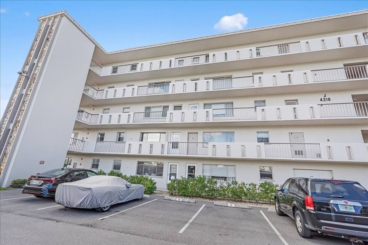 Condo for rent at 4210 Ironwood Circle, Bradenton, FL 34209